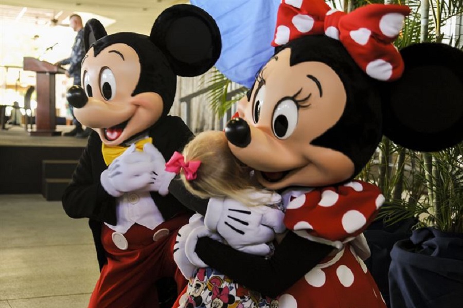 Minnie Mouse Hug