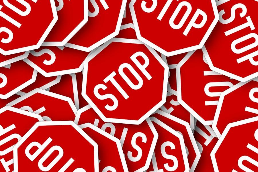 Stop Signs by pixabay