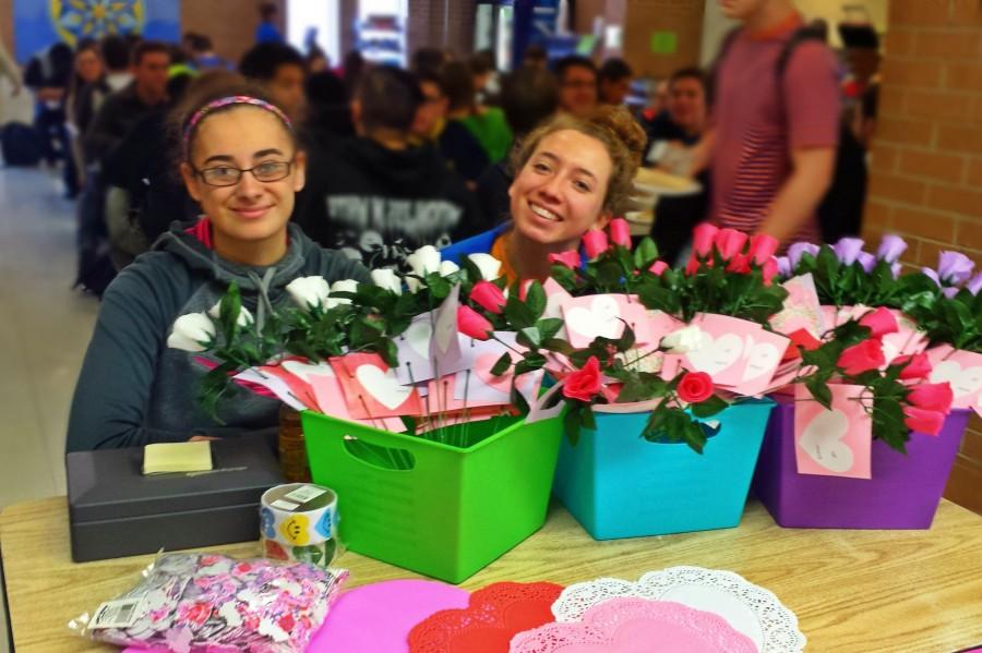 Juniors+Jordan+Gohs+%28left%29+and+Lindsay+Nofs+sell+roses+at+lunch+for+the+Robotics+team.