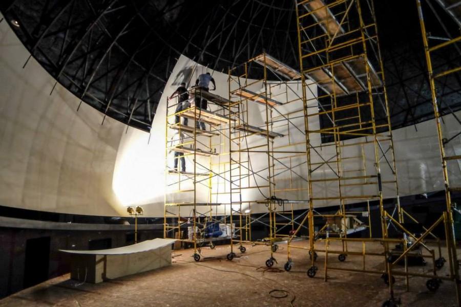 Workers put in the top panels of the dome of the planetarium.