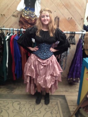 I tried out a Renaissance outfit at Fiona's Fineries. 