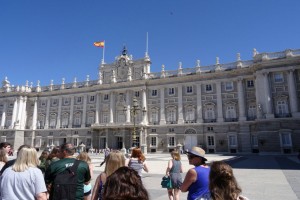 The group prepares to enter the Royal Palace of Madrid. 