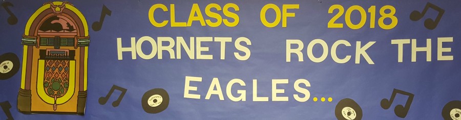 The sophomore class banner features a jukebox.