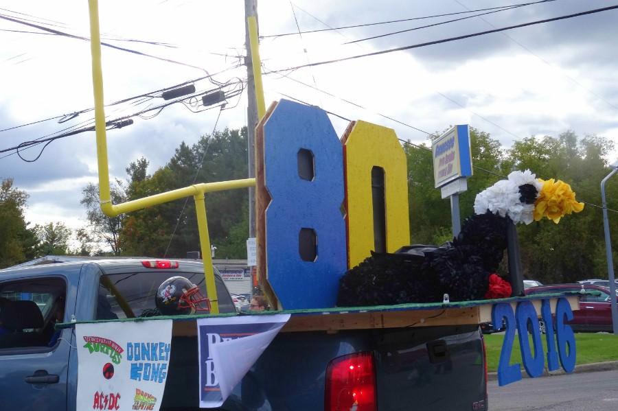 The Class of 2016 allude to the 80s in its homecoming float.