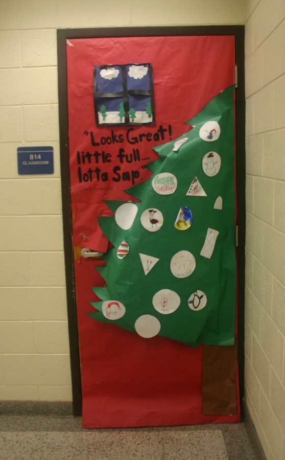 Mrs. Courtney Cox channels her inner Christmas Vacation through her door.