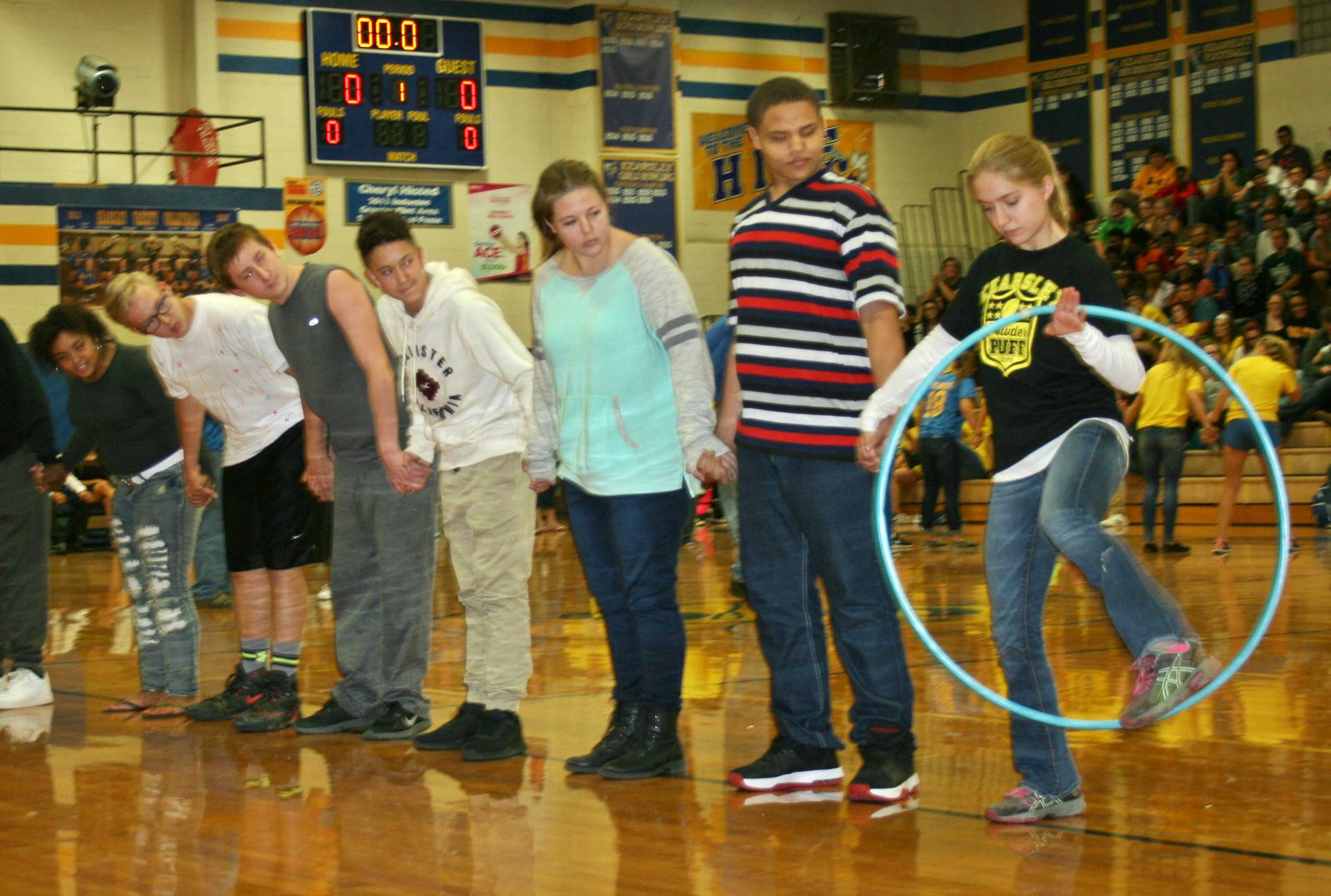 Freshmen play the hula hoop game.