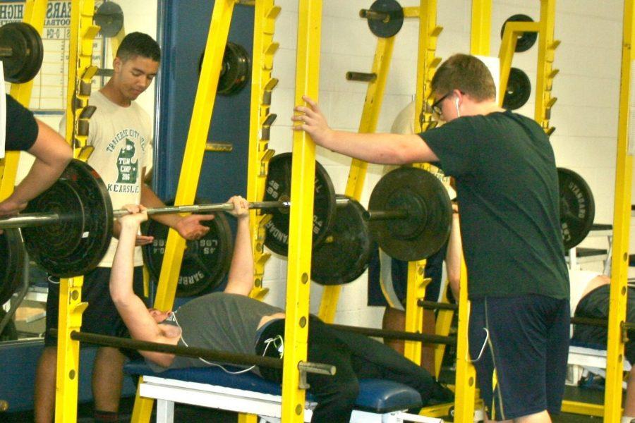 Powerlifting club builds strength in numbers – The Eclipse