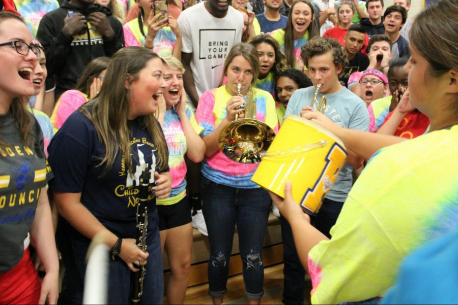 Seniors scream for spirit when senior Kaitlyn Foco opens up the Spirit Jar. Some band members joined in to show their support.