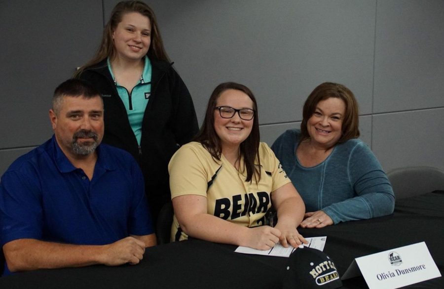 Mr. Matt Dunsmore, father, (l to r), sister Ms. Madilynn Dunsmore, senior Olivia Dunsmore, and mother Mrs. Kate Dunsmore sit together as Olivia Dunsmore proudly signs her National Letter of Intent on Wednesday, Nov. 1, at Kearsley.