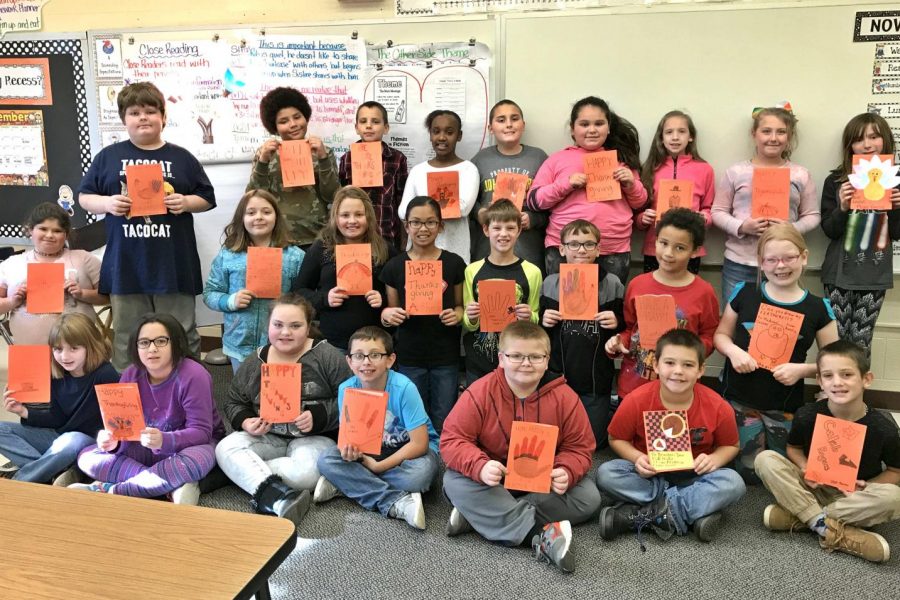Mrs. Rae Puffers fourth-grade class enjoys receiving cards from high school students for Thanksgiving.