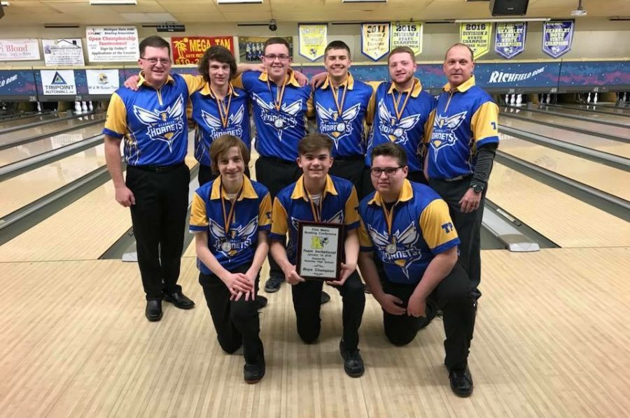 Members+of+the+boys+bowling+team+smile+as+they+celebrate+their+first+tournament+win+of+the+2017-2018+season.