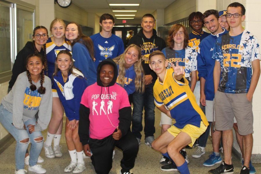 Seniors proudly wear KHS attire for Homecoming.