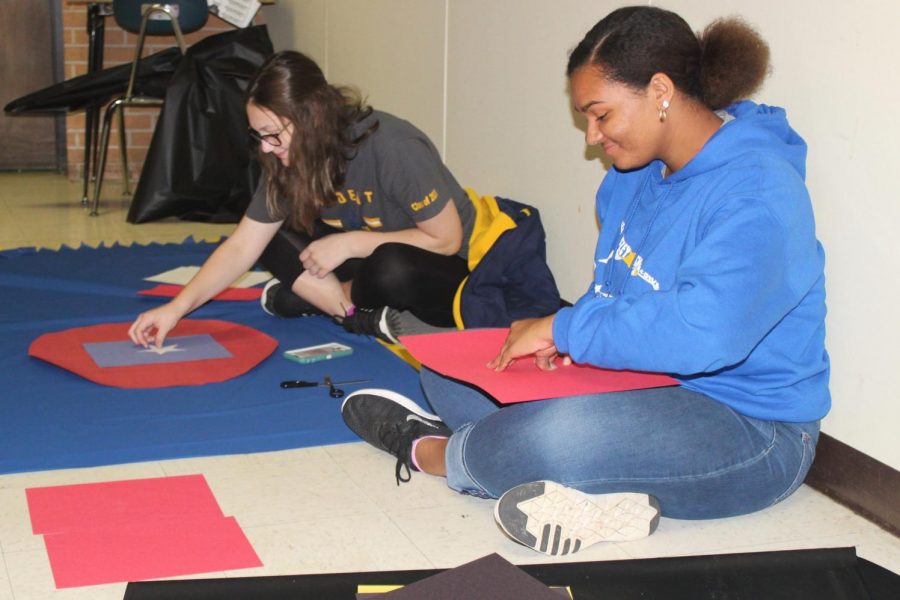 Juniors Autumn Sears (l to r) and Ciara Scott work on homecoming decorations in Student Council.