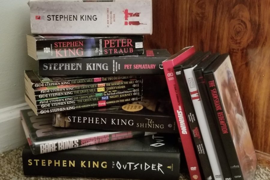 Stephen+Kings+best-selling+horror+novels+still+scare+audiences+after+decades+on+shelves.
