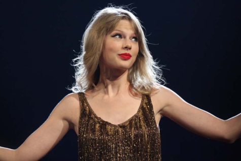 Taylor Swifts new rerecorded album Red (Taylors version) is finally out.