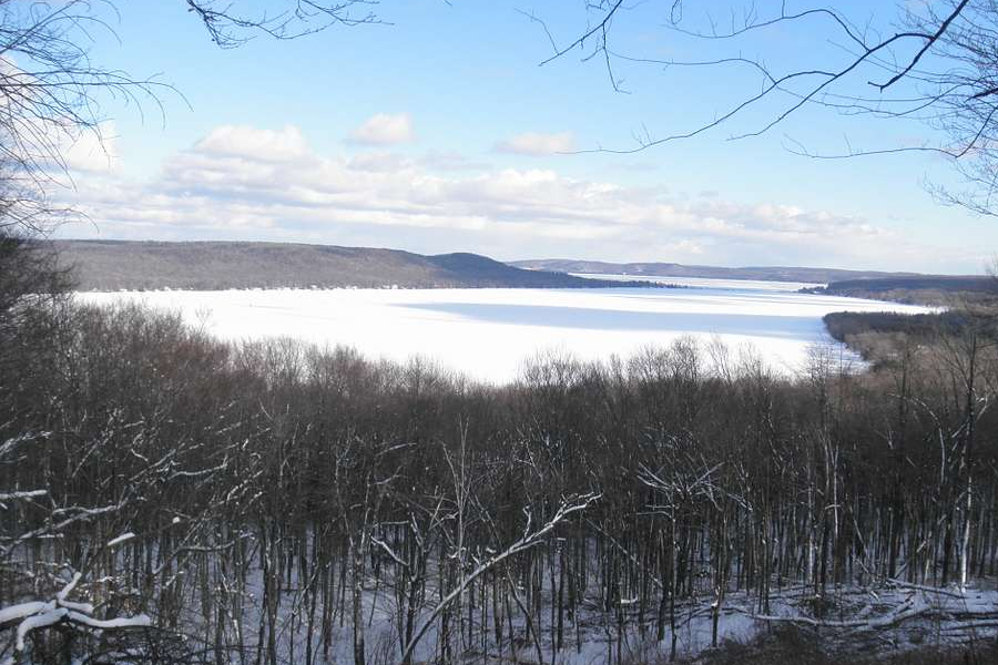 An overlook of a lake in Michigan during the winter. 