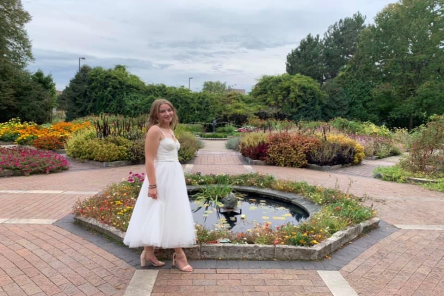 Molly Gunn striking a pose at Applewood Estate during homecoming.